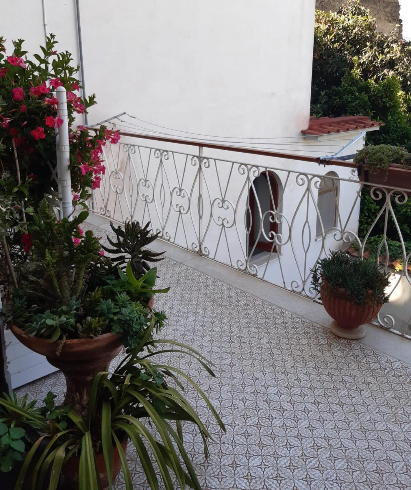 La Casa Di Rosa - Casa Vacanze Meta Buitenkant foto